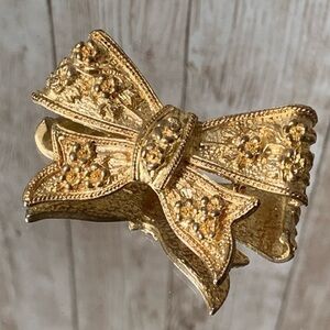 🌖 Golden Bow Brooch